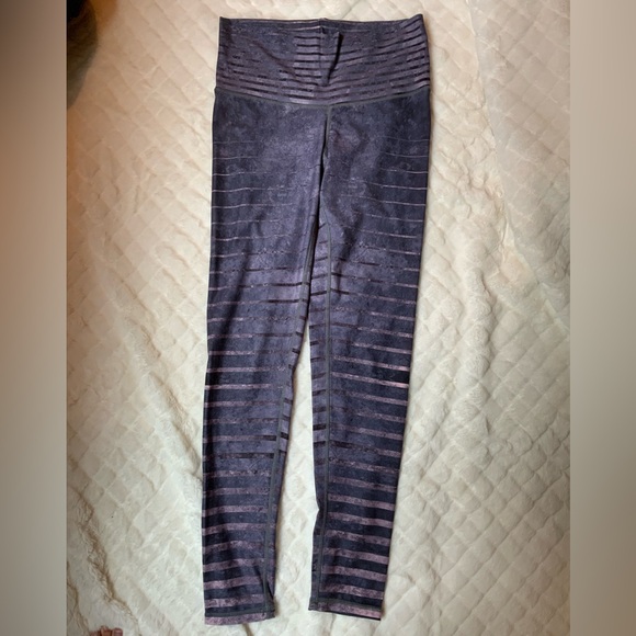 SOL & MANE Cora Concrete Stripe legging Size S/Msp Grey/Purple - Picture 3 of 3